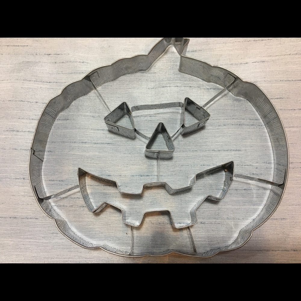 EUC jumbo Jack O’ Lantern cookie cutter